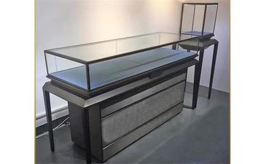 高端珠寶展柜廠怎么找？設(shè)計(jì)與上門安裝一站式服務(wù)指南